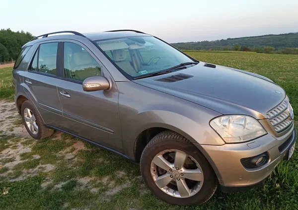 mercedes benz ml Mercedes-Benz ML cena 44500 przebieg: 162135, rok produkcji 2005 z Baborów